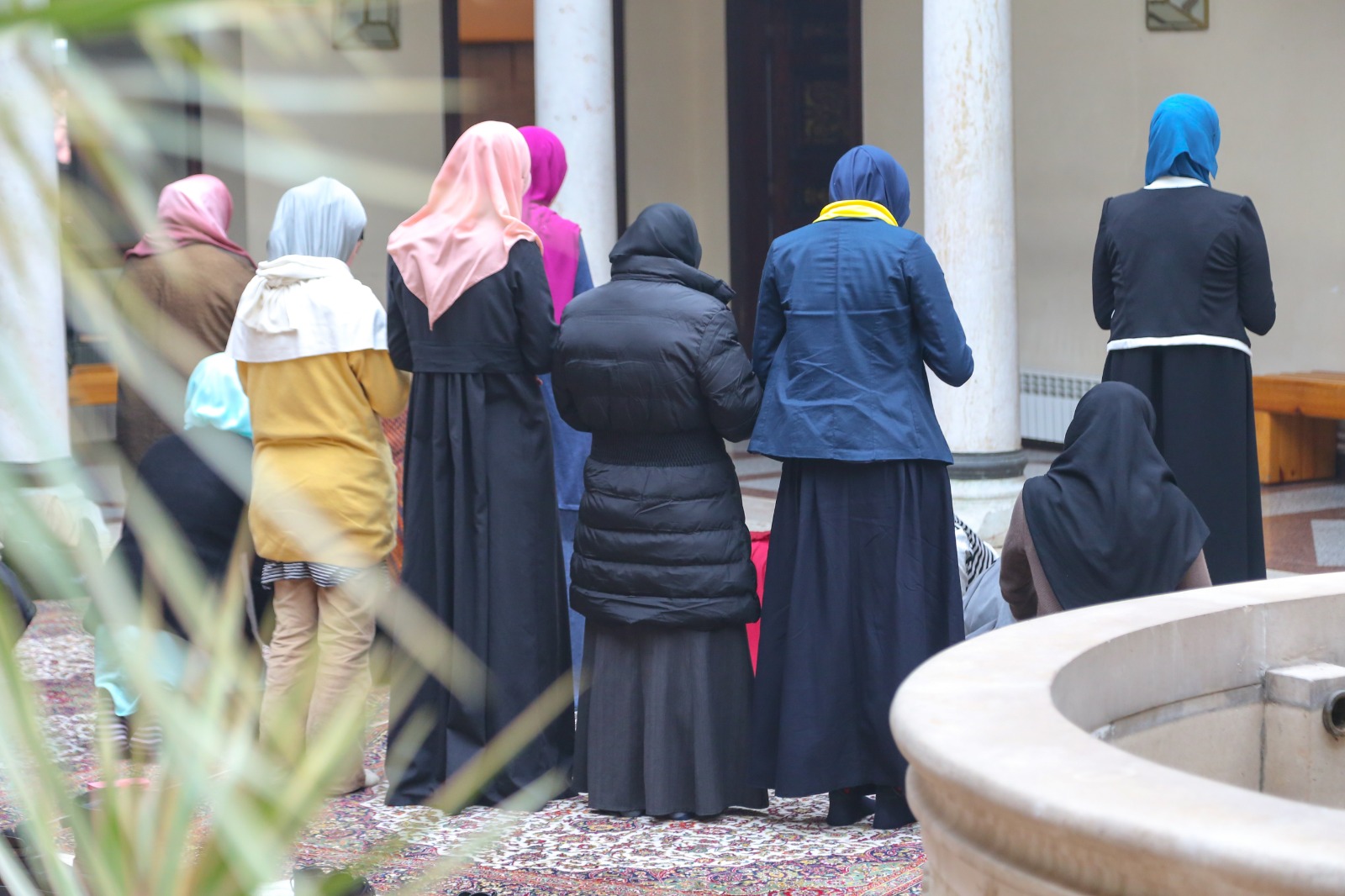 are-women-allowed-to-lead-other-women-in-the-obligatory-prayer